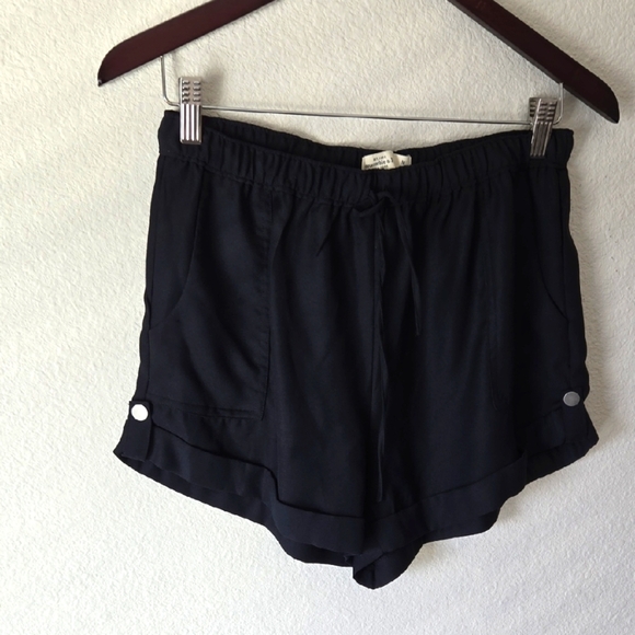 Abercrombie & Fitch Black Pull On Drawsting Rolled Hem Summer Relaxes Shorts M - Picture 1 of 9